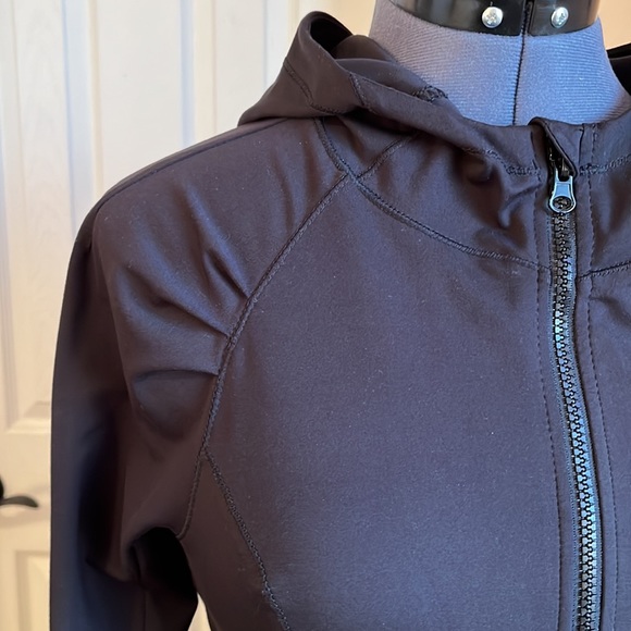 Cute little athletic jacket, excellent condition! - Picture 3 of 5